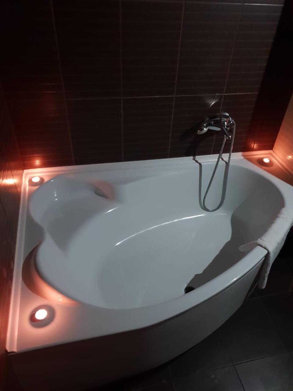Elena'S Holiday Apartment Kamianets-Podilskyi Ngoại thất bức ảnh